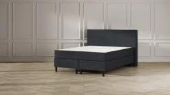 Boxspring Emma Deluxe Classic Vlak Met Gestoffeerd Matras En Poot Zwart -Beddengoed Korting Winkel Boxspring Emma Deluxe Classic vlak met gestoffeerd matras en poot zwart dark grey 1
